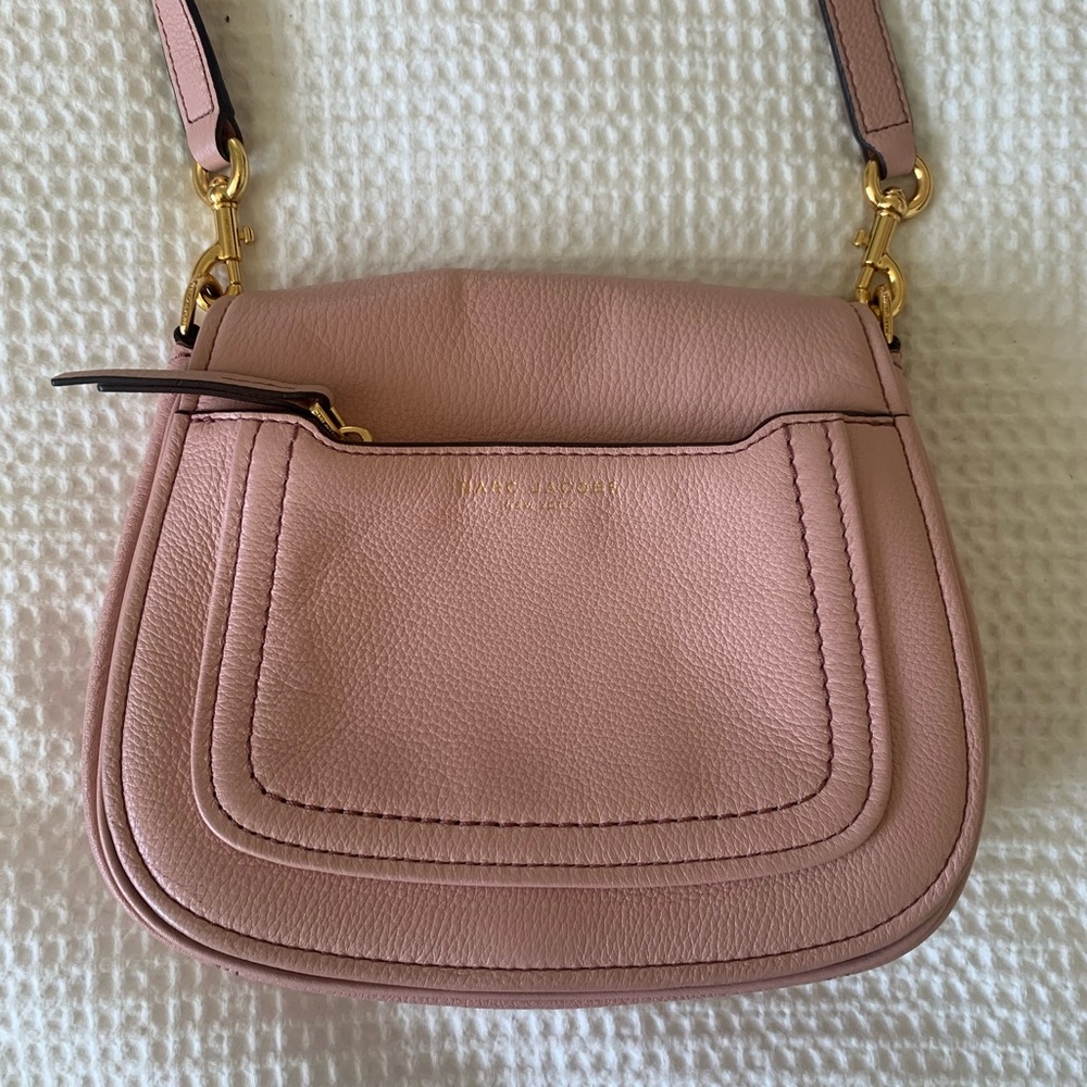 Marc Jacob's hand bag. Light pink with gold metal, magnet buckle